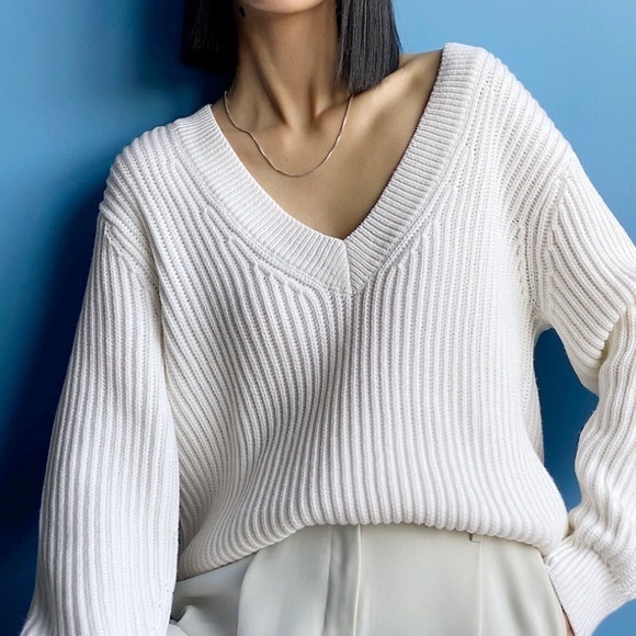 Aritzia Rogers Sweater - Picture 6 of 6